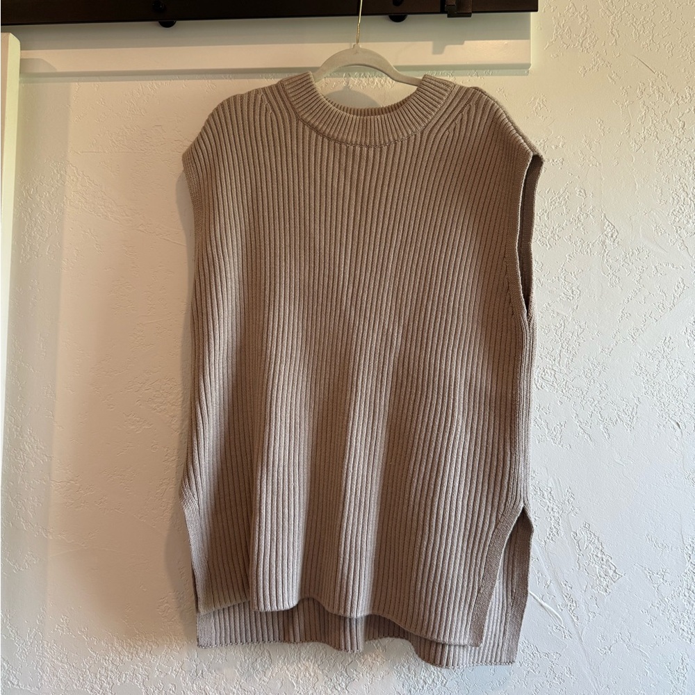 H&M Taupe Ribbed Sweater Vest Size Medium
